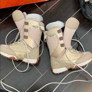 ThirtyTwo Snowboard boots size 5